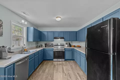 Kitchen - 118 Byrum Run, Hubert, NC 28539 photo 2 of 3