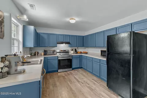 Kitchen - 118 Byrum Run, Hubert, NC 28539 photo 1 of 3