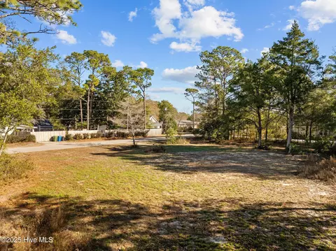 5702 Wisteria Ln, Wilmington, NC 28409