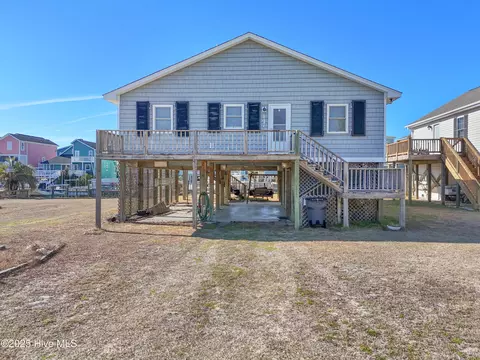 147 Dolphin St, Holden Beach, NC 28462