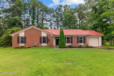 703 Shadowridge Rd, Jacksonville, NC 28546