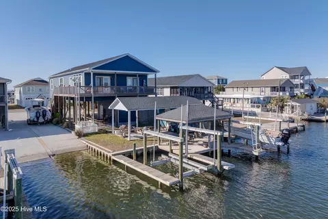 1036 1st St, Surf City, NC 28445