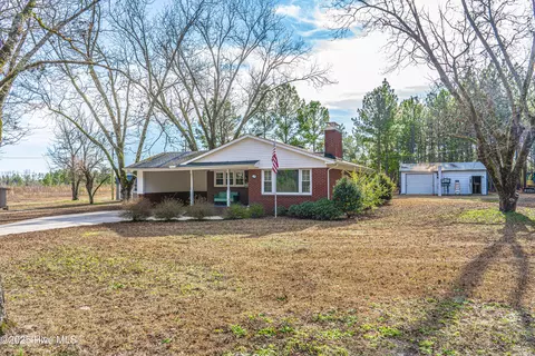 576 Old Laurinburg Rd, Hamlet, NC 28345