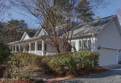 203 Lazar Ln, Southern Pines, NC 28387