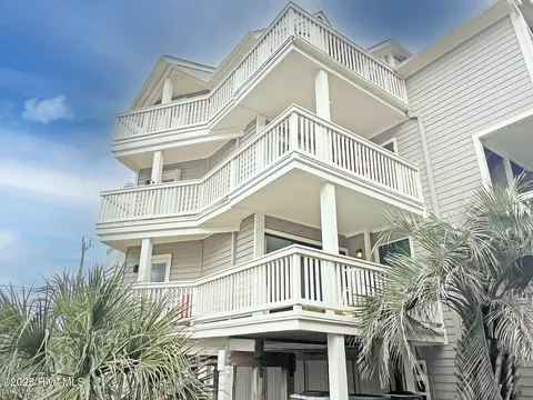 1411 S Lake Park Blvd UNIT B1, Carolina Beach, NC 28428