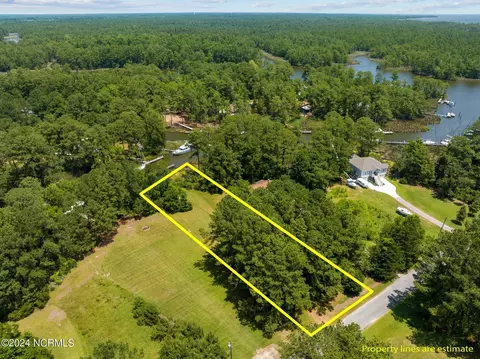 6013 Harbour Way, Oriental, NC 28571