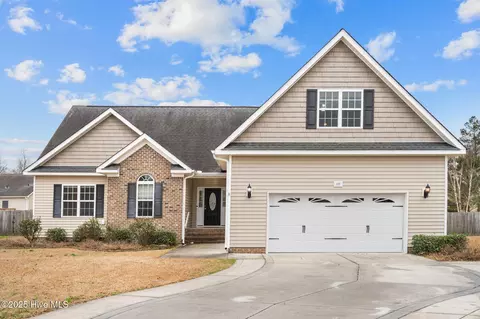 105 Wickersham Ct, Jacksonville, NC 28540