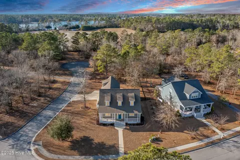 700 Windward Ln, Swansboro, NC 28584