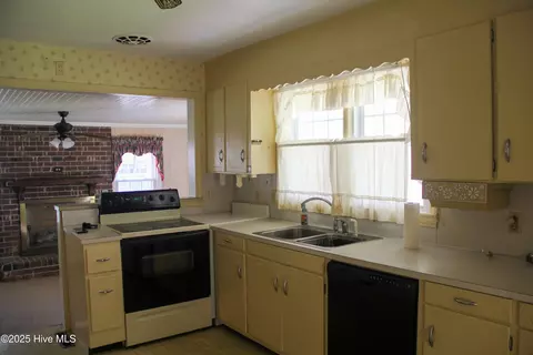 Kitchen - 4237 Washington St, Ayden, NC 28513 photo 1 of 2