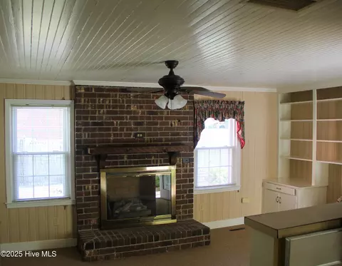 Living - 4237 Washington St, Ayden, NC 28513 photo 3 of 5