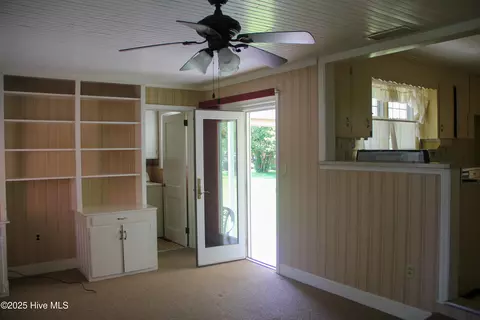 Living - 4237 Washington St, Ayden, NC 28513 photo 5 of 5