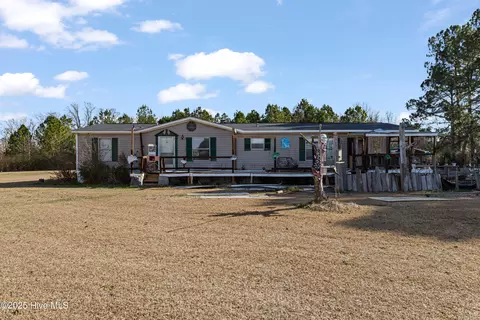 212 Mccullen St, Mount Olive, NC 28365