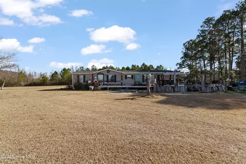 212 Mccullen St, Mount Olive, NC 28365 photo 2