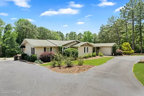175 Carroll St, Hamlet, NC 28345
