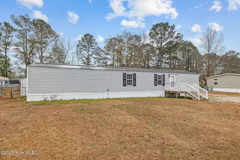 122 Woodland Dr, Swansboro, NC 28584
