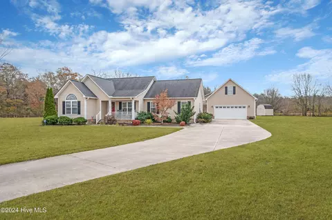 1198 Charlie Branch Dr, Winterville, NC 28590