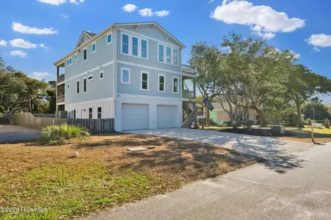 208 SE 78th St, Oak Island, NC 28465