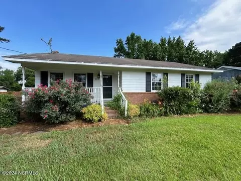 202 Dianne Dr, Cheraw, SC 29520