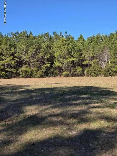 120 4 H Rd, Beaufort, NC 28516