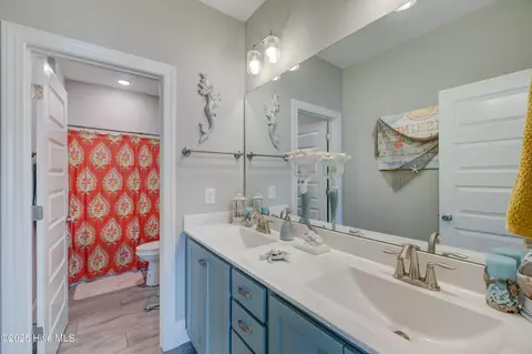 Bath - 88 Daylight Dr, Hampstead, NC 28443 photo 2 of 5