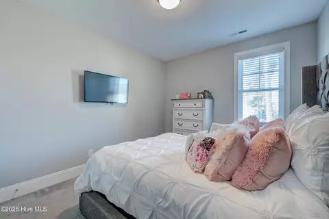 Bedroom - 88 Daylight Dr, Hampstead, NC 28443 photo 6 of 13