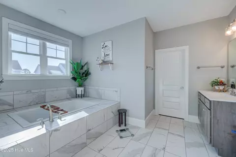 Bath - 88 Daylight Dr, Hampstead, NC 28443 photo 5 of 5