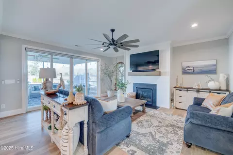 Living - 88 Daylight Dr, Hampstead, NC 28443 photo 3 of 4