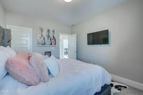 Bedroom - 88 Daylight Dr, Hampstead, NC 28443 photo 4 of 13