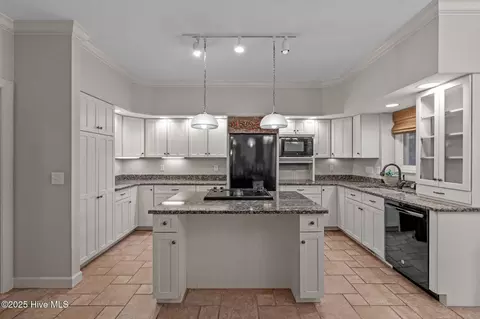 Kitchen - 7 Brinyan Ct, Pinehurst, NC 28374 photo 2 of 7