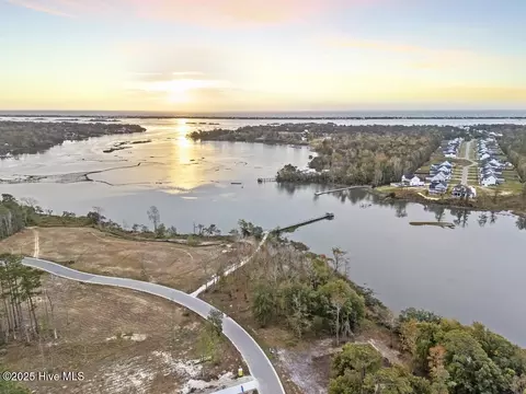 47 Crown Pointe Dr, Hampstead, NC 28443