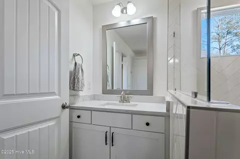 Bath - 88 Capewood Ct, Garner, NC 27529 photo 4 of 5