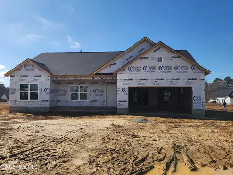2836 Tucker Hill Dr, Grimesland, NC 27837