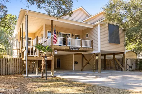 151 NW 8th St, Oak Island, NC 28465