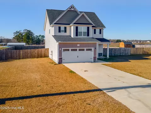 103 Woodwater Dr, Richlands, NC 28574