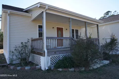 111 Red Drum Ln, Gloucester, NC 28528