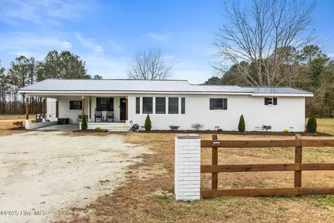 16214 Old Lake Rd, Riegelwood, NC 28456