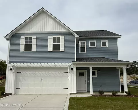 493 Kendall Dr, Southern Pines, NC 28387
