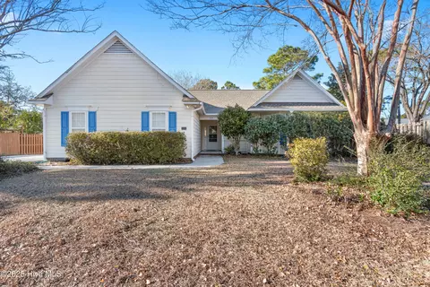 1305 Yardley Ln, Wilmington, NC 28412