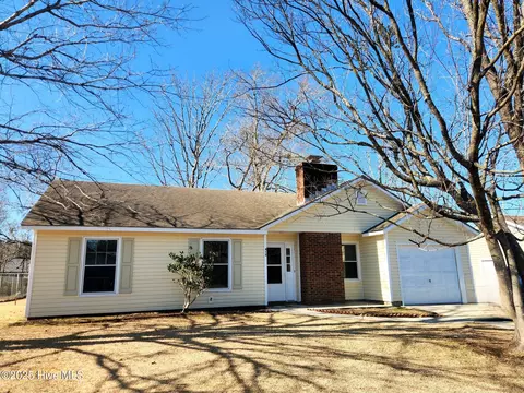413 Hunting Green Dr, Jacksonville, NC 28546