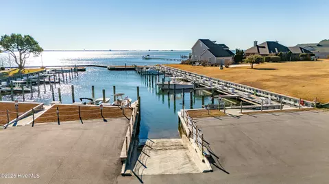 107 Brandywine Marina Dr #20, Morehead City, NC 28557