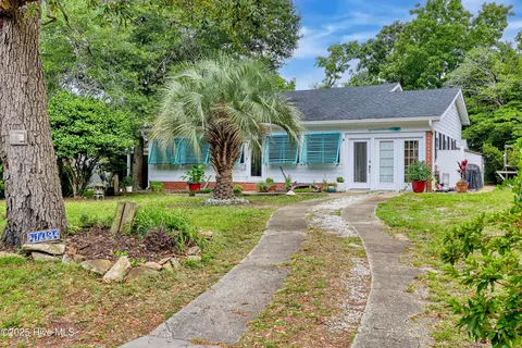 109 SW 16th St, Oak Island, NC 28465