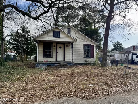 202 Alexander St, Kinston, NC 28501
