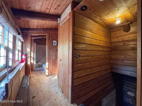 Entry Way - 280 Thomas Ln, Hampstead, NC 28443 photo 5 of 6