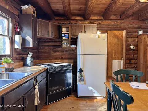 Kitchen - 280 Thomas Ln, Hampstead, NC 28443 photo 1 of 5