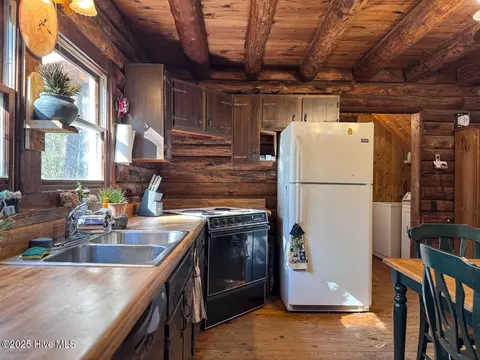 Kitchen - 280 Thomas Ln, Hampstead, NC 28443 photo 4 of 5