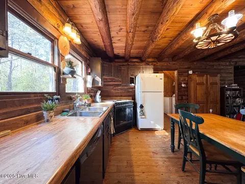 Kitchen - 280 Thomas Ln, Hampstead, NC 28443 photo 5 of 5