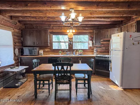 Kitchen - 280 Thomas Ln, Hampstead, NC 28443 photo 2 of 5