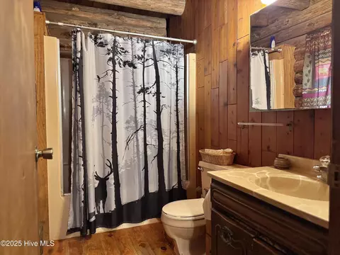 Bath - 280 Thomas Ln, Hampstead, NC 28443 photo 1 of 7