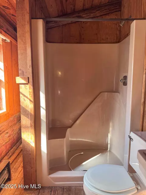 Bath - 280 Thomas Ln, Hampstead, NC 28443 photo 6 of 7