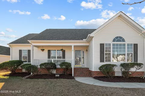 648 Edenbrook Dr, Winterville, NC 28590